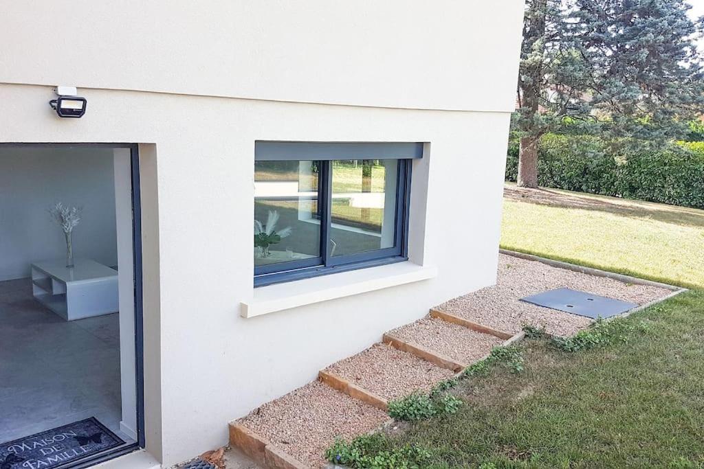 Le Petit Castel, Portes De Lyon Chazay-d'Azergues Exterior photo